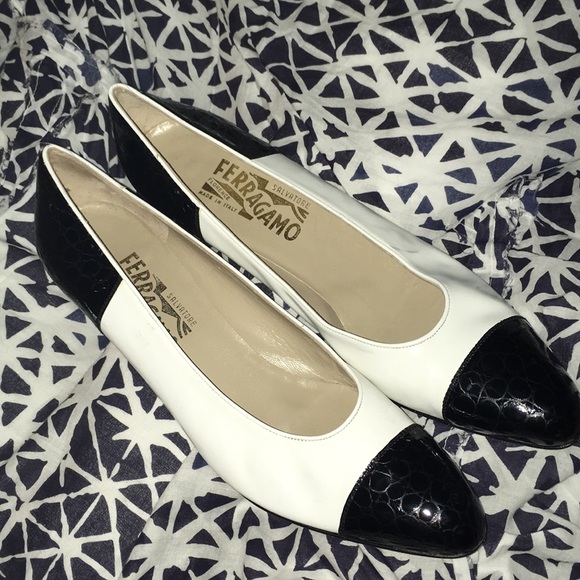 Ladies Ferragamo shoes - Picture 6 of 7